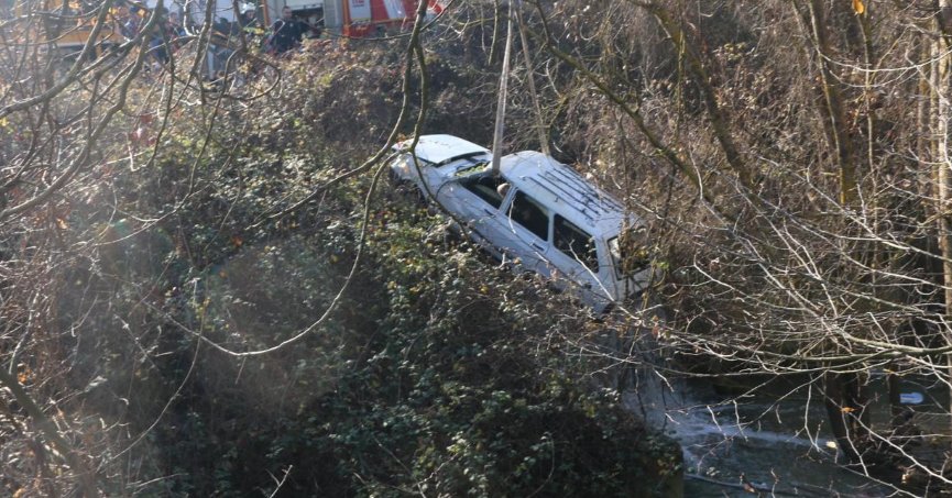 Emekli aylığını çekmek için evden çıkmıştı, dere yatağında otomobilde cesedi bulundu