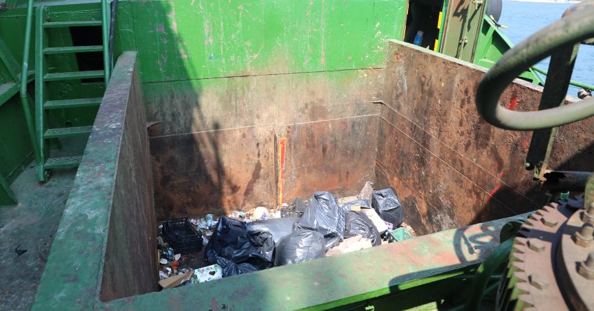 Gemilerden 31 olimpik yüzme havuzu hacminde atık