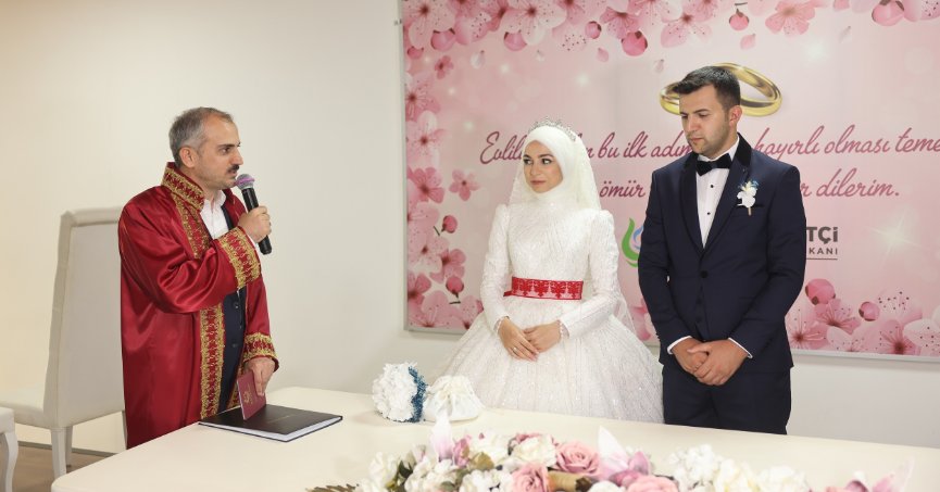 Çayırova'da bin 558 çift dünyaevine girdi