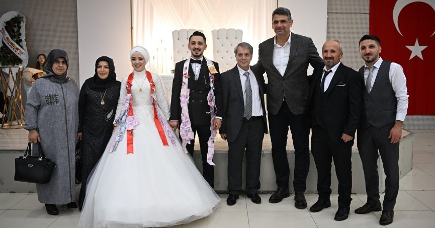 Kartepe'de 995 çift mutluluğa 