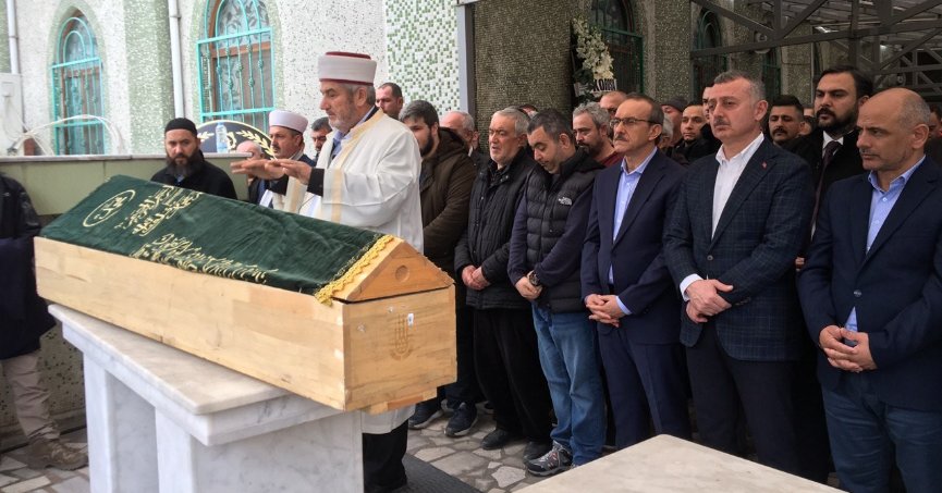 Şehitleri anmak için gittikleri şehirde ölen 2 kişi memleketleri Kocaeli'de toprağa verildi