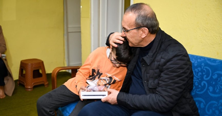  Vali Yavuz, Derince İlçemizde 13 Aileyle Hemhal Oldu