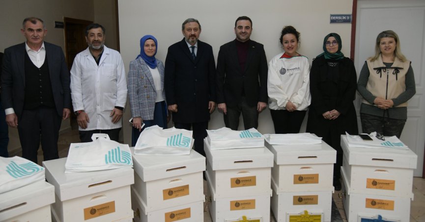 Başiskele Belediyesi’nden Arıcılara Malzeme Desteği