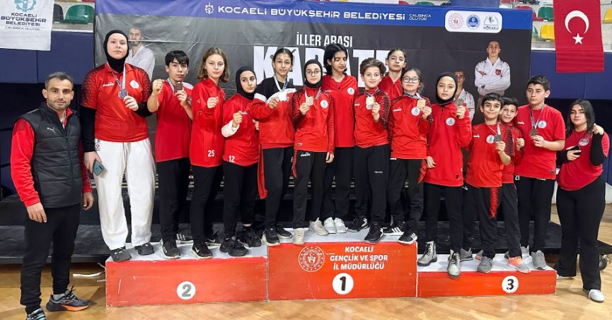 Körfezli karateciler madalyaları topladılar