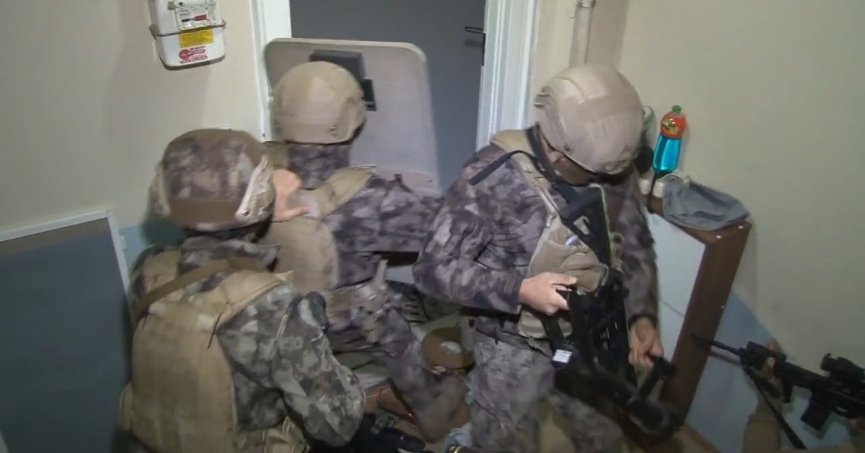 Depremde çocuğunu kaybeden aileleri bile dolandırmışlar