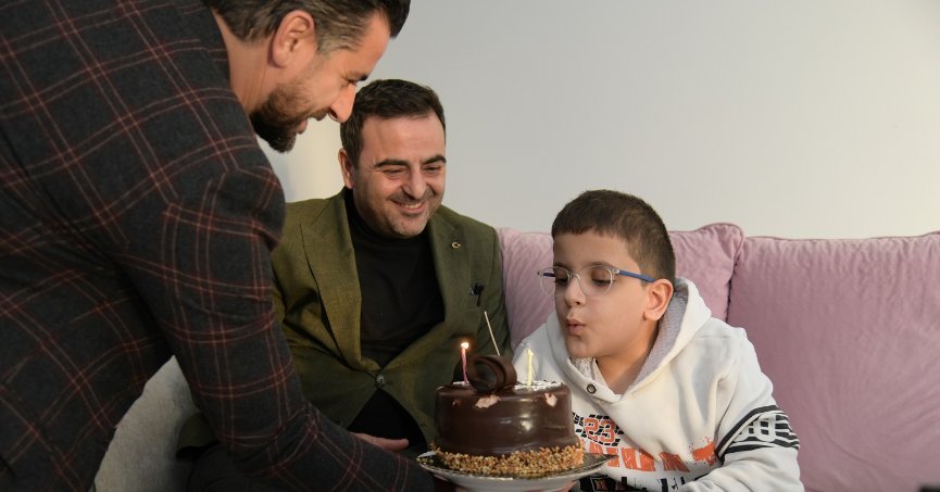 Başkan Özlü’den Engelli Kardeşine Doğum Günü Sürprizi