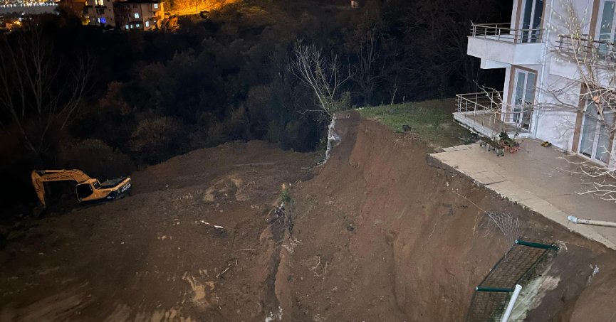 İnşaat alanında toprak kayması: 1 bina boşaltıldı