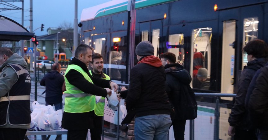 Büyükşehir’den kandil simidi ikramı