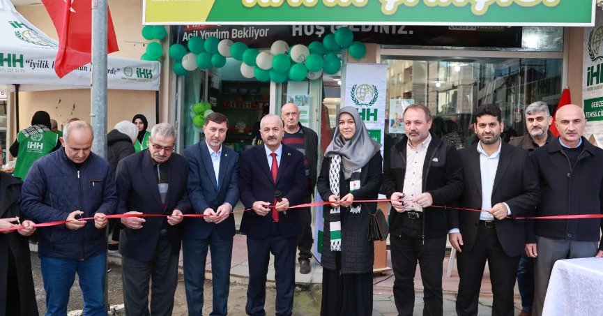 İHH Hayır Çarşısı Açtı