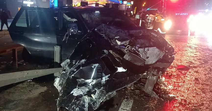 Takla atan otomobil 300 metre sürüklendi, sürücü olay yerinden kaçtı