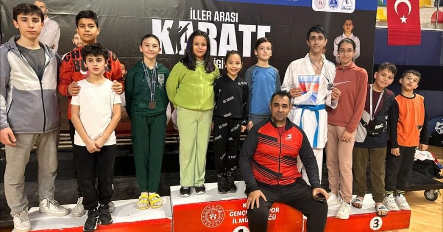 Denizlili sporcular karate turnuvasından derecelerle döndü