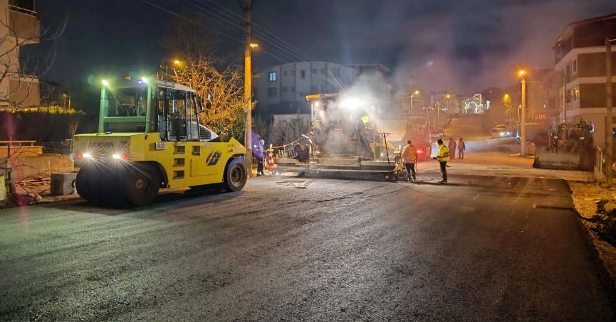 D-130’un trafik yoğunluğunu azaltacak Yunus Emre Caddesinde üstyapı tamamlanma aşamasına geldi