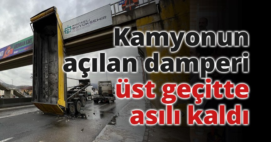  Kamyonun açılan damperi üst geçitte asılı kaldı