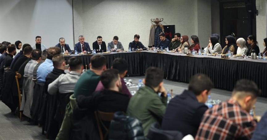 Başkan Büyükakın,  Gençlere ve kadınlara konuk oldu   