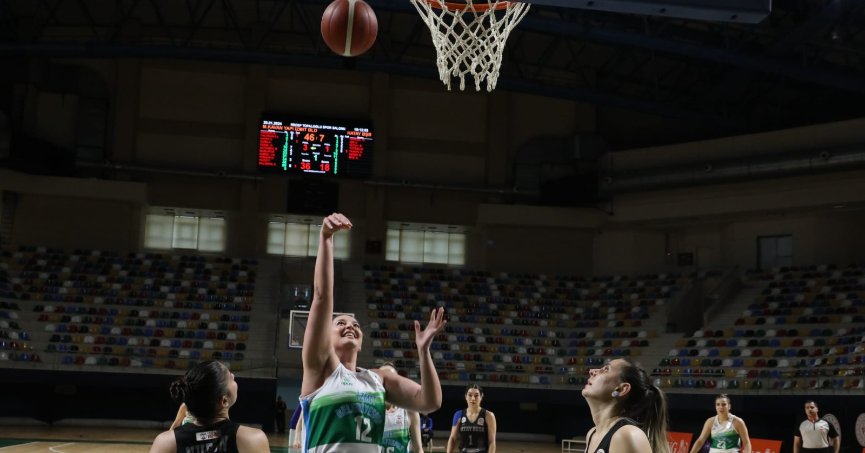 İzmit’in perileri Hatay’ı rahat geçti: 131-87