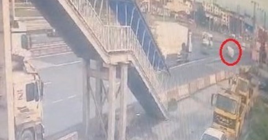 Kararsız sürücü bariyere çarptı: O anlar kamerada