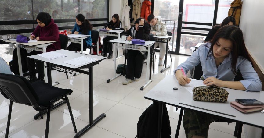 Gençler, Çınar Akademi ile geleceğe hazırlanıyor