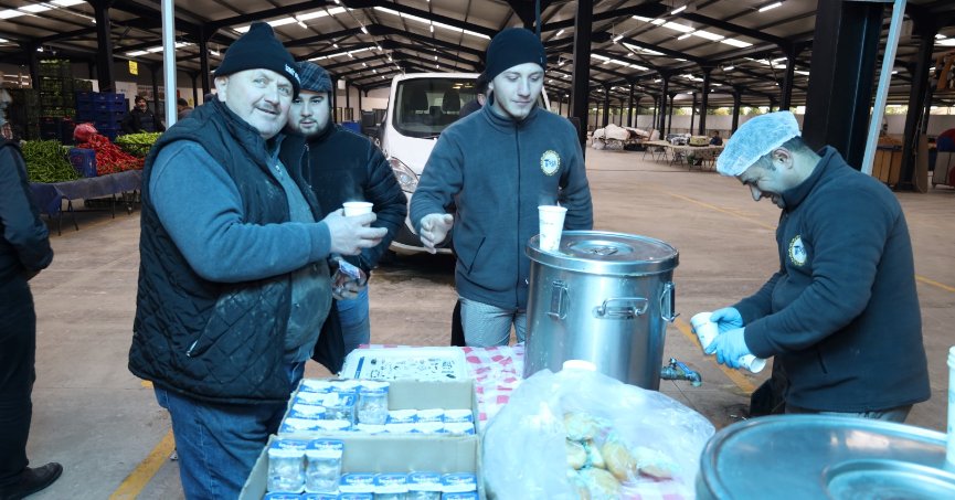 Büyükşehir’den Kartepe’de pazarcıya sabah çorbası