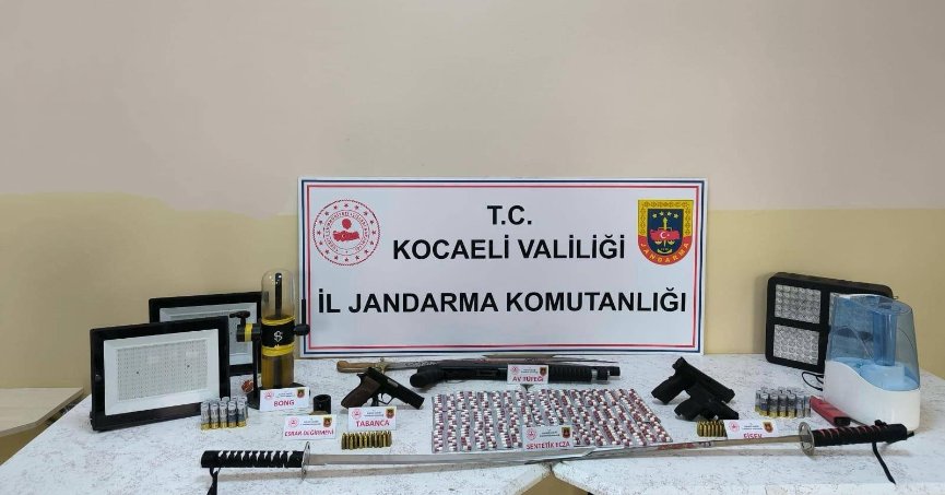 Uyuşturucu operasyonunda 3 kılıç ele geçirildi