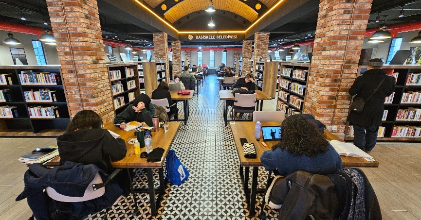 Kitaphane Yarıyıl Tatilinde Öğrencilerle Dolup Taşıyor
