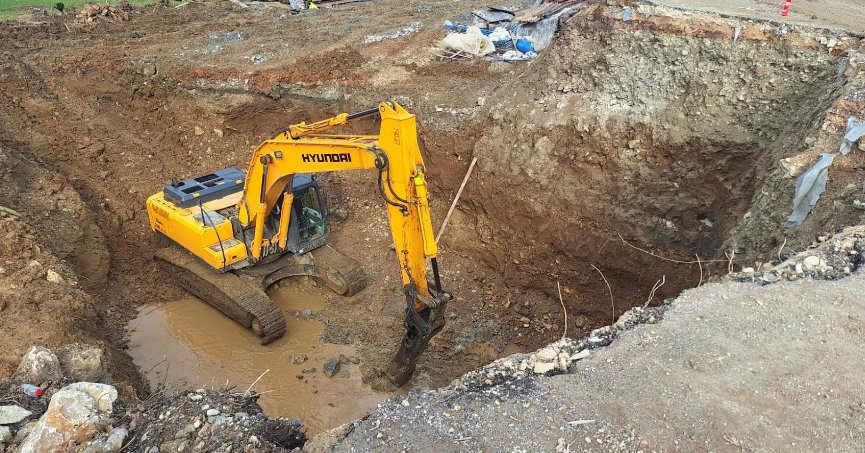 Duraklı-Alihocalar köprüsünde temel kazısı ve beton dökümü