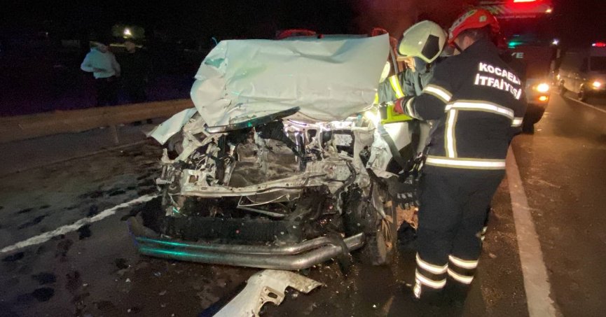 Otostopla bindiği pikap kamyona çarptı