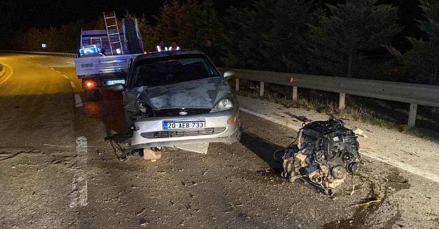 Otomobilin motoru yerinden fırladı :1'i ağır 5 yaralı