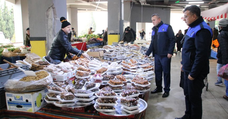Derince'de pazarlar denetleniyor