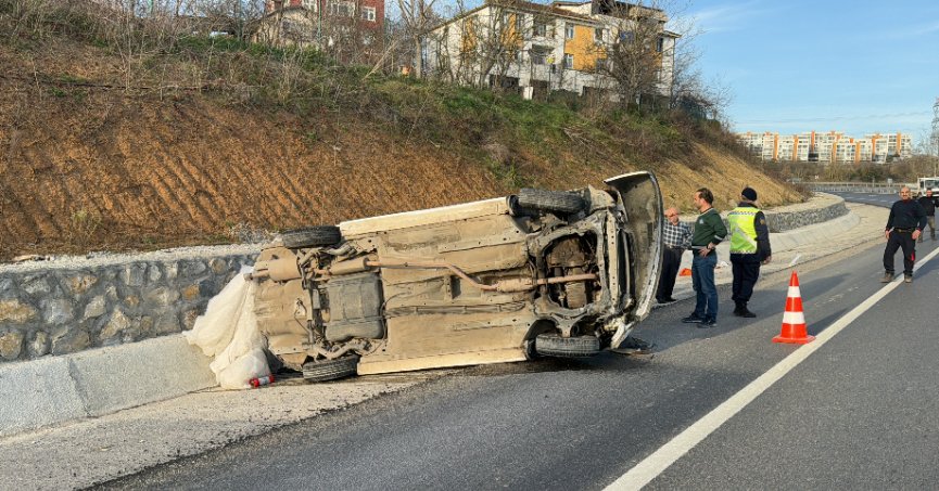 Takla atan otomobilden sağ kurtuldular