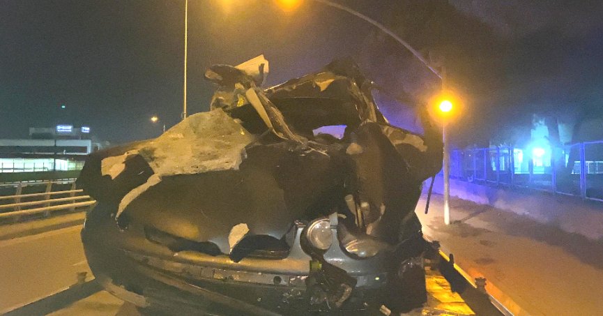 Tıra çarpan otomobil parçalandı: 2 ağır yaralı