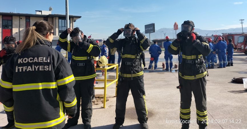 Büyükşehir İtfaiye Dairesi Başkanlığı, Yalova ilinde kurulu bulunan gemi tersaneleri personeline eğitim verdi