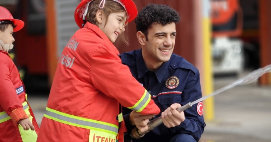 Büyükşehir İtfaiyesinin minik ziyaretçileri