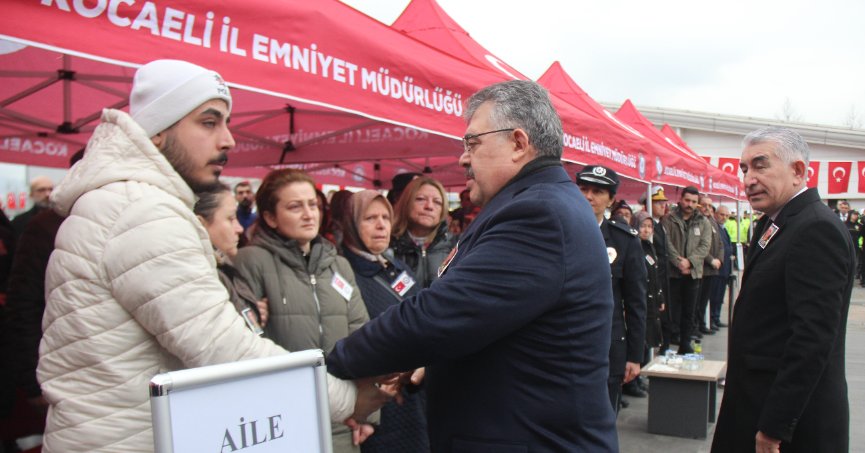 Trafik polisine son veda: Babasını beresiyle uğurladı