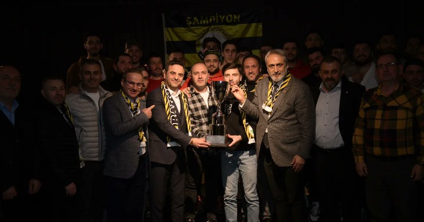 Başkan Özlü, şampiyonluk coşkusuna ortak oldu