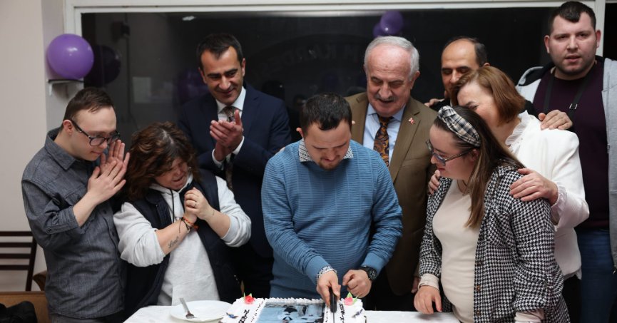 Doğum Günü Mutluluğuna Ortak Oldular