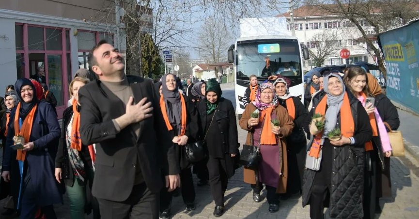 Başkan Özlü’ye Yeniköy Merkez Mahallesi’nde Sevgi Seli