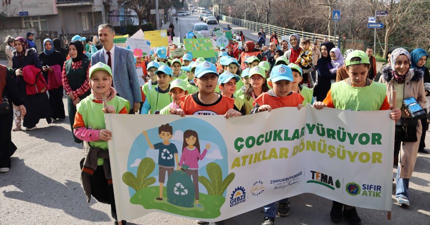 Öğrencilerden sıfır atık yürüyüşü