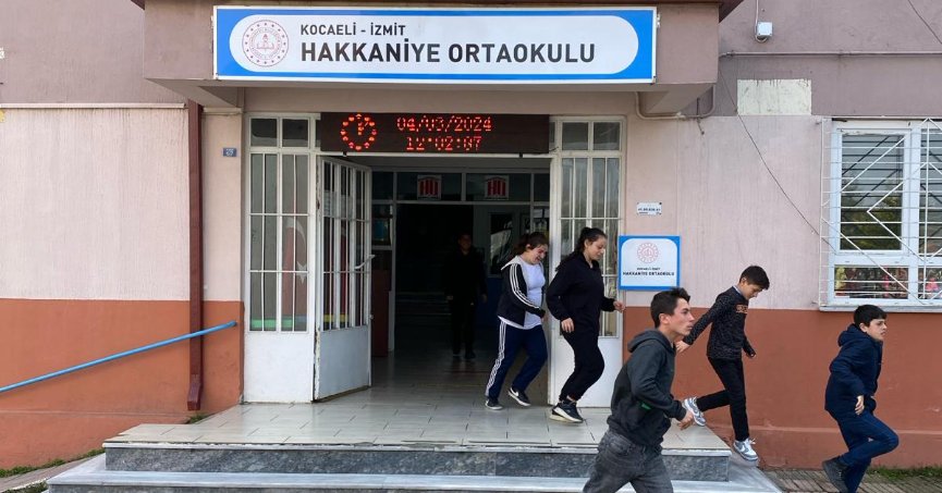 Büyükşehir, tatbikatlarla deprem bilincini aşılıyor