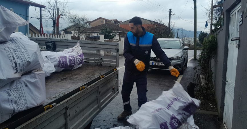 Başiskele’de Bu Kış da Hem Haneler Hem Gönüller Isındı