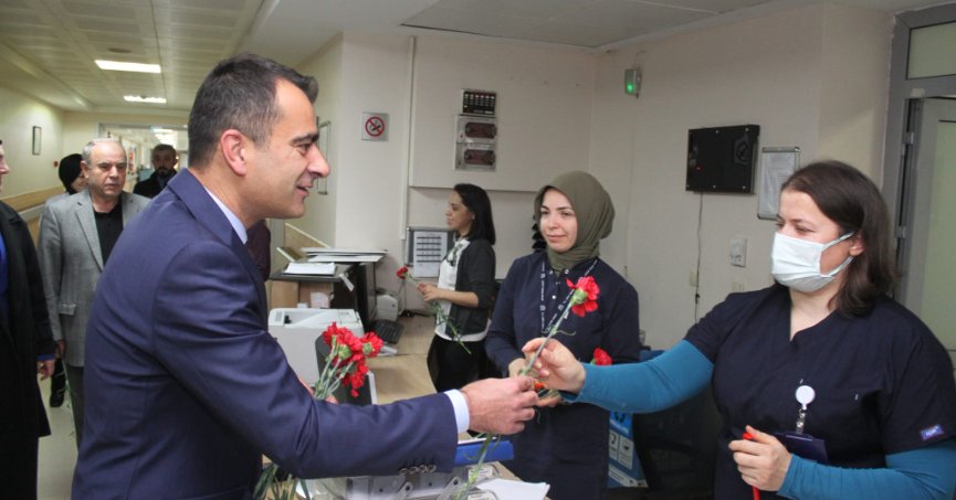 Şirin, Kadınlar Günü’nde sağlık çalışanlarını unutmadı