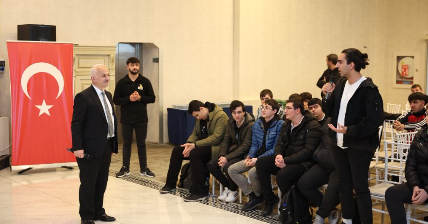 Temel Kotil, Derince’de Gençlerle Buluştu