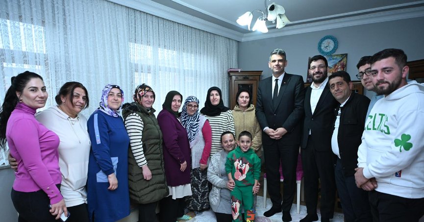 Kocaman, haneleri geziyor