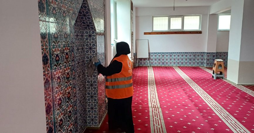 Çayırova’da ibadethaneler temizleniyor