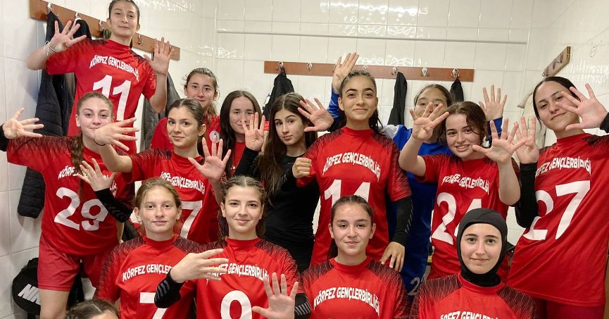 Körfezli kızlar İstanbul Rüzgarlıbahçe’ye gol yağdırdılar 9-1