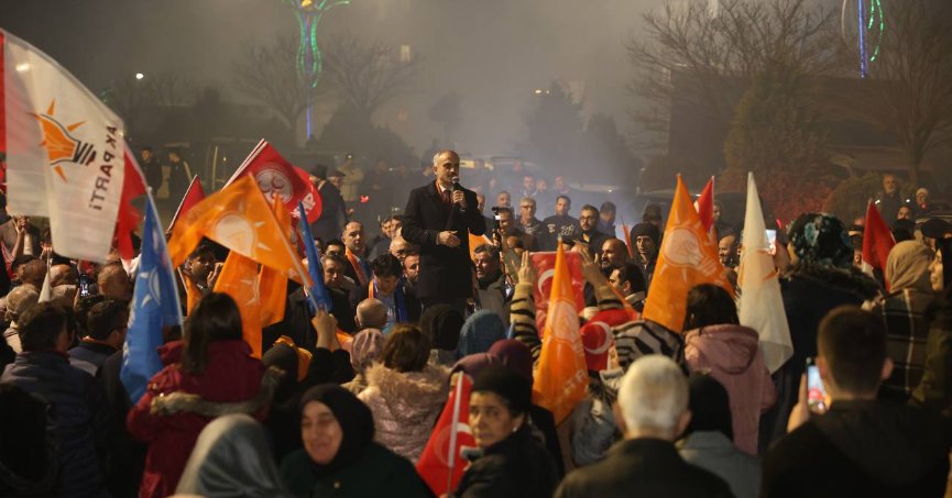 Çiftçi’den miting gibi açık hava toplantısı