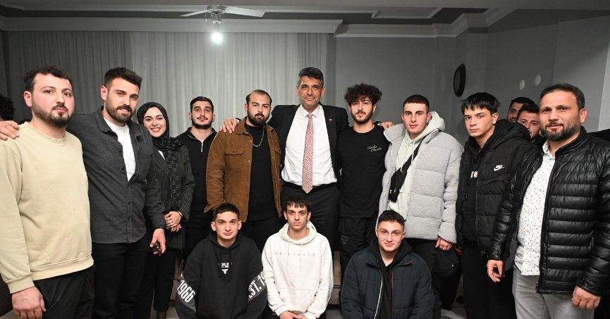 Gençlerin ilk oyu Mustafa ağabeylerine