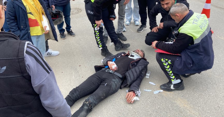 Motosikletler kafa kafaya çarpıştı : 2 yaralı