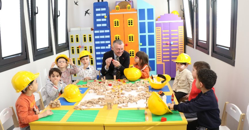 Başkan Büyükakın, Lokomotif Köyde çocuklarla buluştu