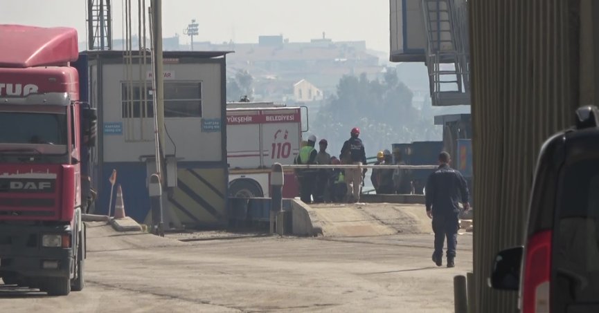 Yük gemisinde yangın: 5 kişi dumandan etkilendi