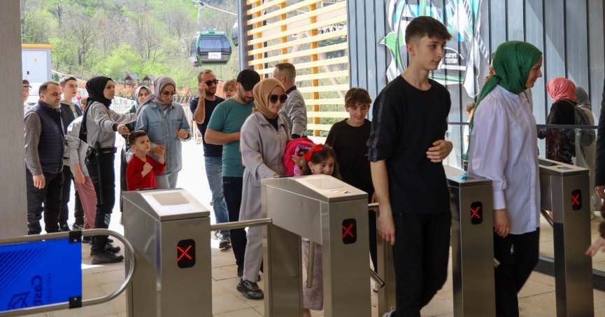 Kartepe Teleferiği 114 bin kişiyi zirveye taşıdı